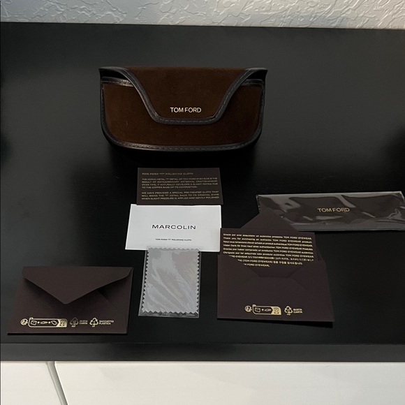 TOM FORD NWT BROWN SUEDE LIKE LARGE INCLUSIVE EYEGLASS CASE- NO GLASSES - Picture 2 of 8